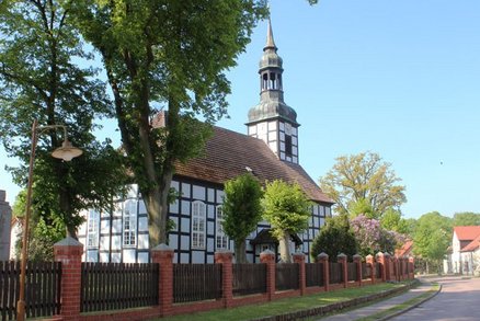 öffnet internen Link in selbem Fenster zeigt Kirche Ahlbeck